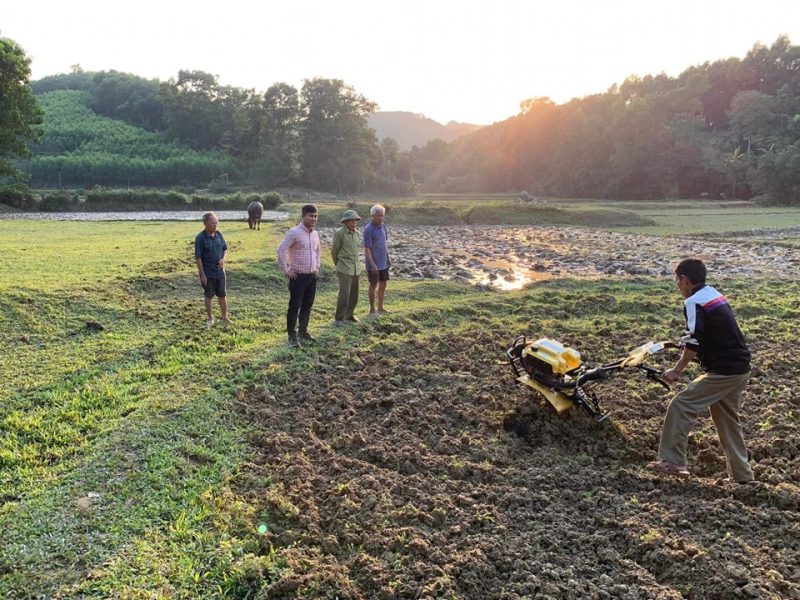 máy xới đất AHM
