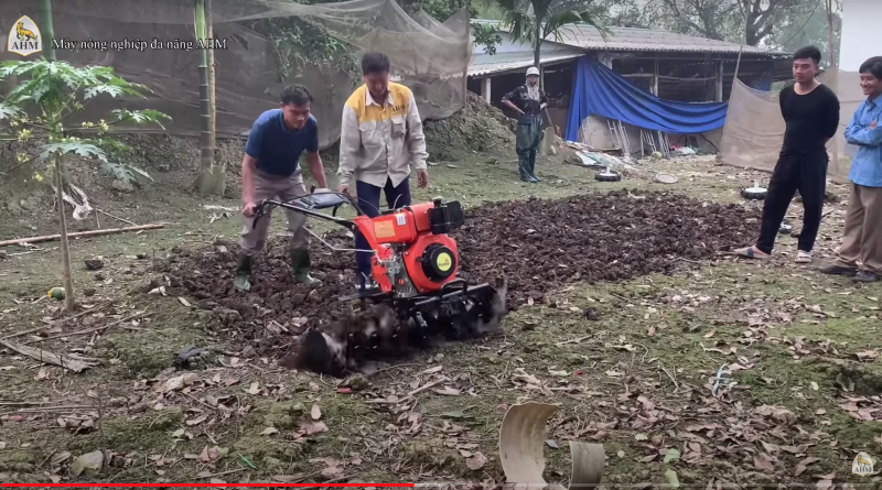 máy xới đất AHM